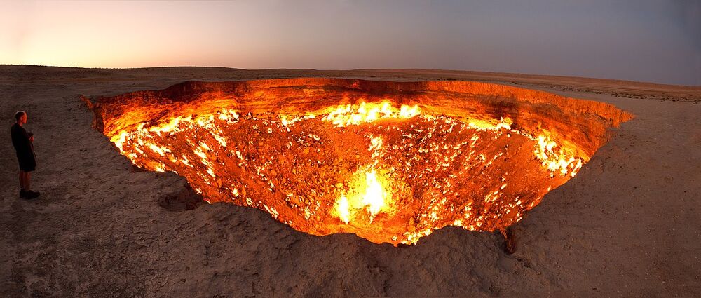 Дверь в ад, горящее месторождение природного газа в Дервезе, Туркменистан. © Фото: Tormod Sandtorv